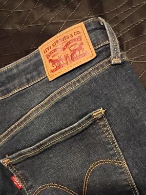 Levi's Women's Dark Indigo Slim Straight Jeans